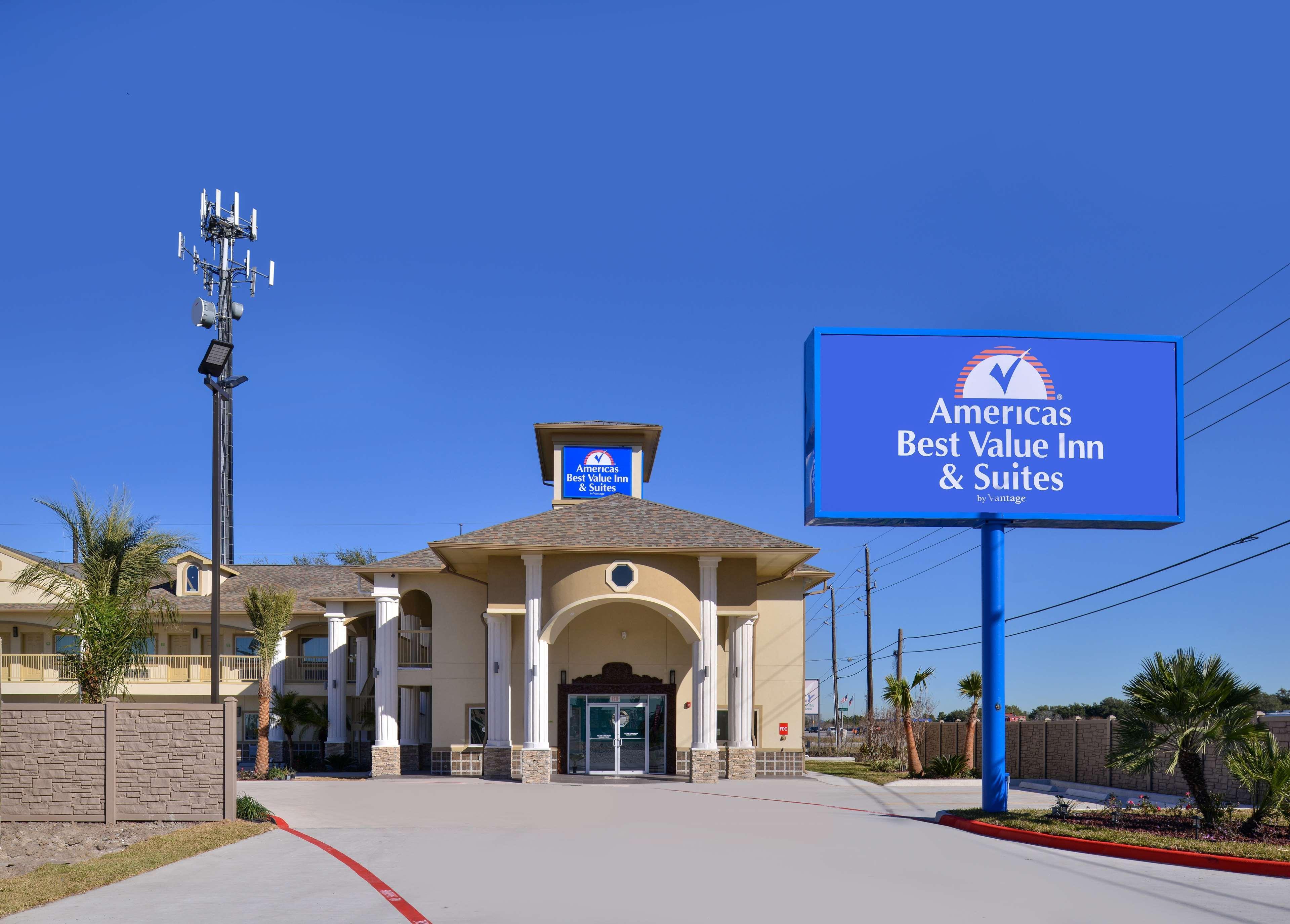 Americas Best Value Inn & Suites - Houston/Hwy 6 & Westpark Exterior photo